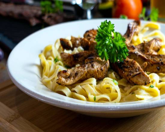 Order Fettucine Alfredo with Chicken food online from Casa Juan Restaurante store, Miami on bringmethat.com