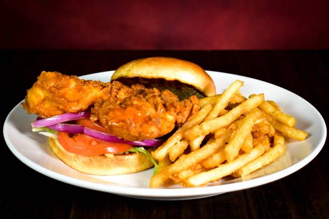 Order Crispy Chicken Sandwich food online from Aspen Creek Grill store, Noblesville on bringmethat.com