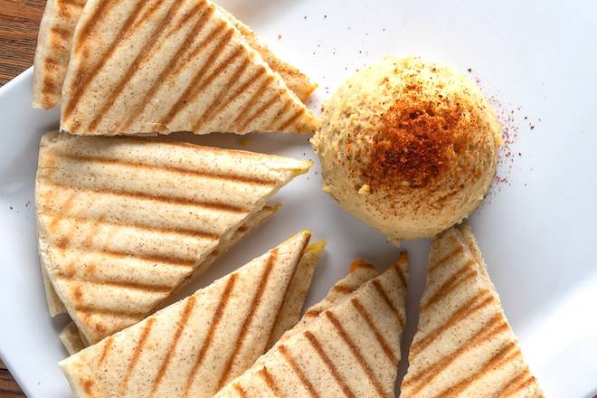 Order ROASTED GARLIC HUMMUS - VEG food online from Mad Greens store, Aurora on bringmethat.com