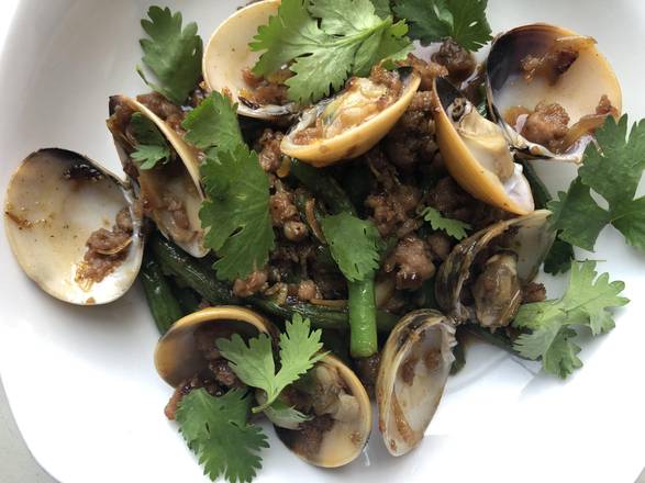 Order Clam in XO Sauce with Mince Pork food online from Hong Kong Alleys Kitchen store, Union Park on bringmethat.com