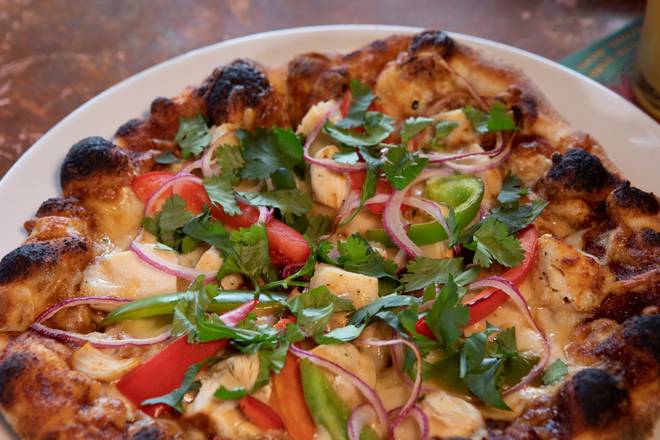 Order Hammerhead BBQ Chicken Pizza food online from McMenamins Courtyard Restaurant at Kennedy School store, Portland on bringmethat.com