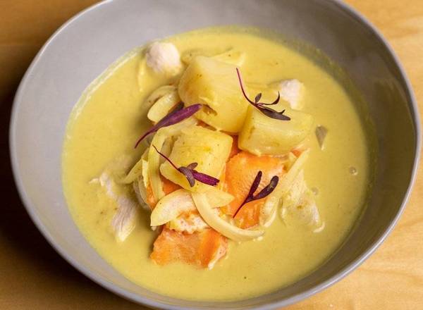 Order Yellow Curry food online from Sea Thai Restaurant store, Orlando on bringmethat.com