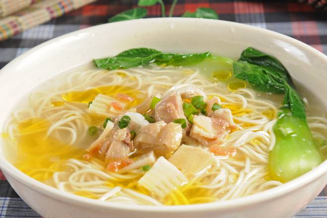 Order B4. Chicken Rice Noodle Soup 金汤鸡汁米线 food online from Yu Noodle store, Cupertino on bringmethat.com