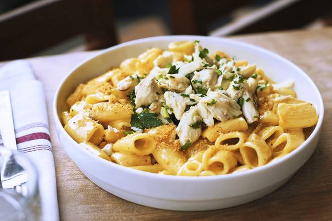 Order Crab Macaroni & Cheese food online from Founding Farmers DC store, Washington on bringmethat.com