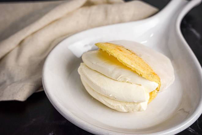 Order Arepa con queso food online from Sabor Venezolano Kendall store, Miami on bringmethat.com