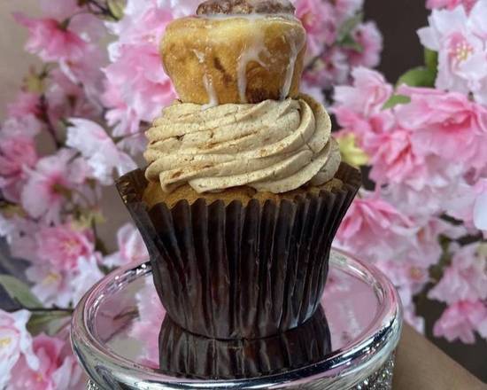 Order Cinnamon Roll food online from Smallcakes store, Garland on bringmethat.com