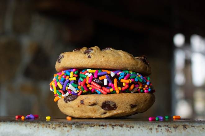Order COOKIE SMASH food online from Twisted Tenders store, Sioux City on bringmethat.com