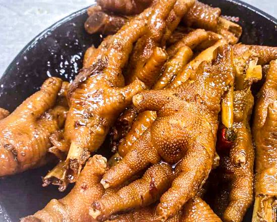 Order 卤鸡脚 Braised Chicken Feet food online from Meandcrepe store, Rowland Heights on bringmethat.com