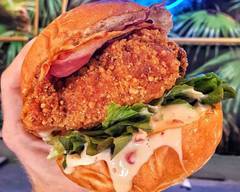 Golocious Burger & Wine (via Tarra)
