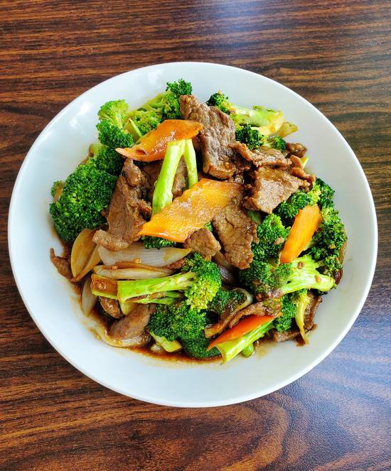 Order B2. Beef Broccoli 芥兰牛 food online from Chopsticks Cuisine store, Seattle on bringmethat.com