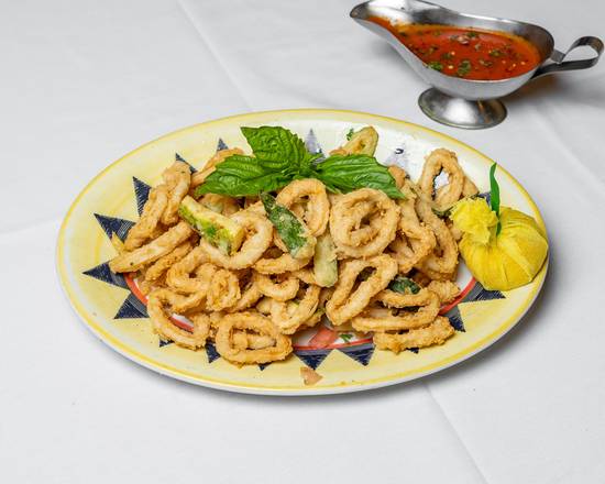 Order Calamari e Zucchini Fritti food online from Trattoria Luna store, Miami on bringmethat.com