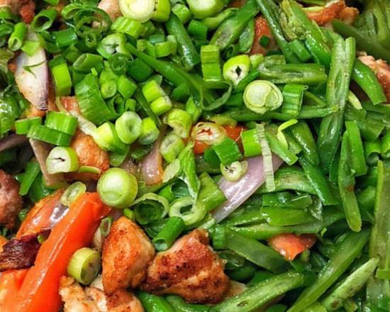Order Vainita Pollo food online from El Pollo Inka store, Hermosa Beach on bringmethat.com