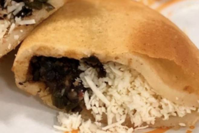 Order Emp. Venezolana Domino food online from Arepa One store, Hialeah on bringmethat.com
