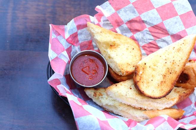 Order Garlic Bread food online from Pizza Man store, Milwaukee on bringmethat.com