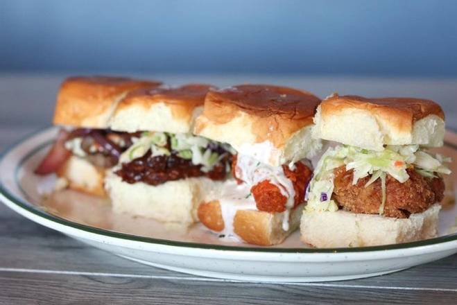 Order Mama’s Slider Basket food online from Mama On 39 store, Huntington Beach on bringmethat.com