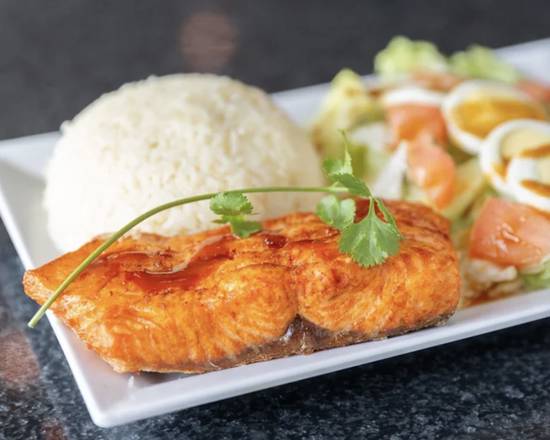 Order Cơm Cá Salmon Xà Lách food online from Quan Mii Fountain Valley store, Fountain Valley on bringmethat.com