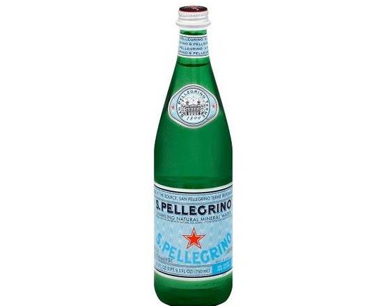 Order San Pellegrino Sparkling Natural Mineral Water food online from Glenrose Liquor & Mini Mart store, Glendale on bringmethat.com