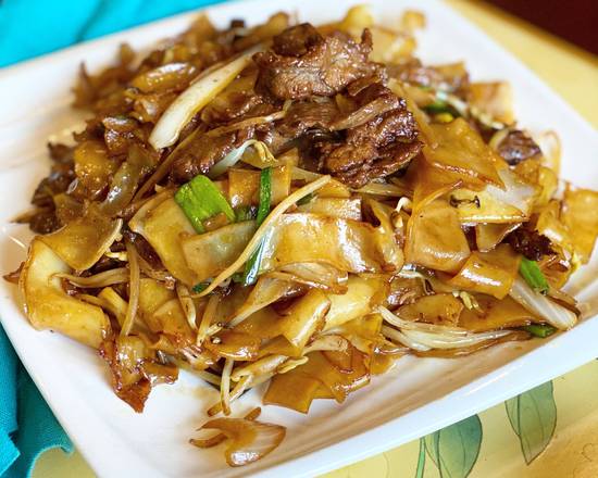 Order N5. Beef Pan-Fried Noodle food online from Din Ho Chinese BBQ store, Austin on bringmethat.com
