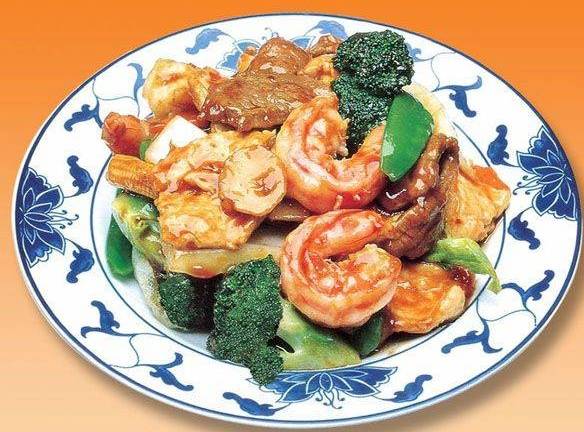 Order A12.Happy Family（全家福） food online from Great Wall Chinese Restaurant store, Haysville on bringmethat.com