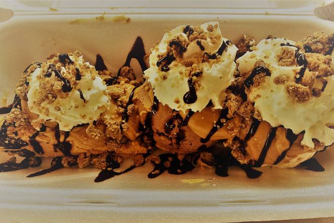 Order Sssscreamin Reese's SUNDAE SPECIAL  food online from Ice Sssscreamin store, Tampa on bringmethat.com