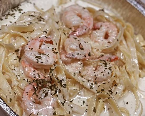 Order Fettuccine Alfredo food online from Mike's Pizzeria and Italian Restaurant store, Miami on bringmethat.com