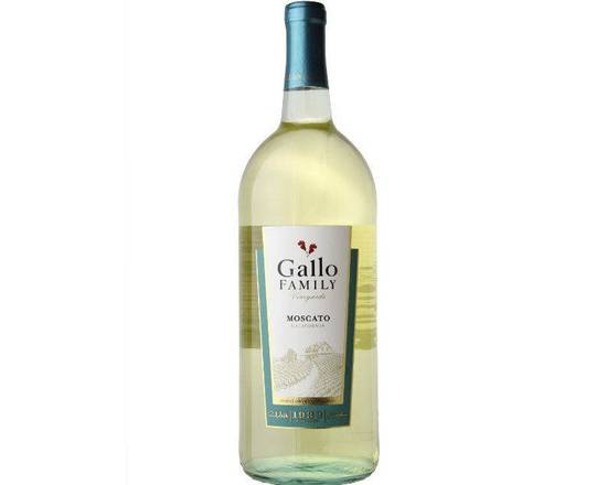 Order Gallo Family moscato 1.5L (9% ABV) food online from Richmond Food Center store, Richmond on bringmethat.com