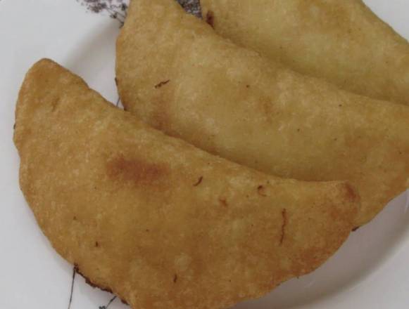 Order Emp. Venezolana  De Pollo!Criolla! food online from Arepa One store, Hialeah on bringmethat.com