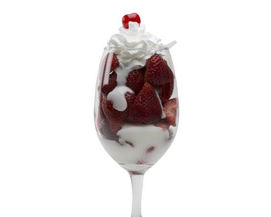 Order Fresas con Crema food online from Raspado Xpress store, Sylmar on bringmethat.com