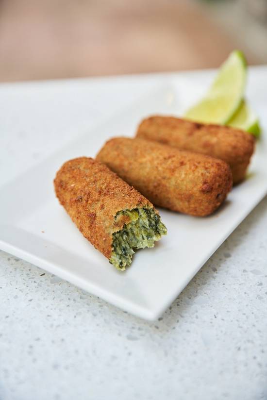 Order Croqueta de Espinaca food online from Latin Cafe 2000 store, Miami on bringmethat.com
