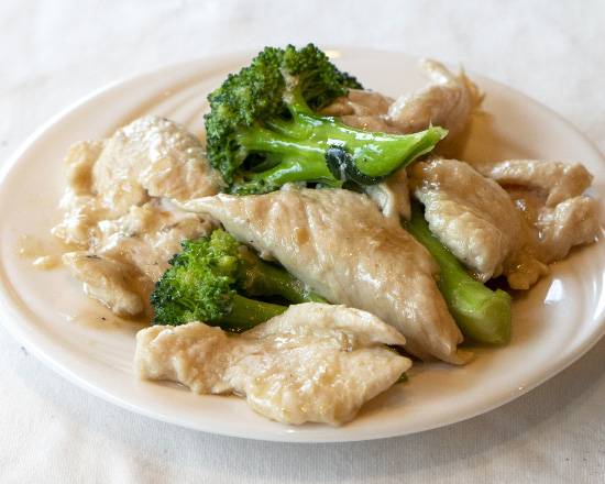 Order Chicken with Broccoli food online from Guangzhou Restaurant store, Cambridge on bringmethat.com