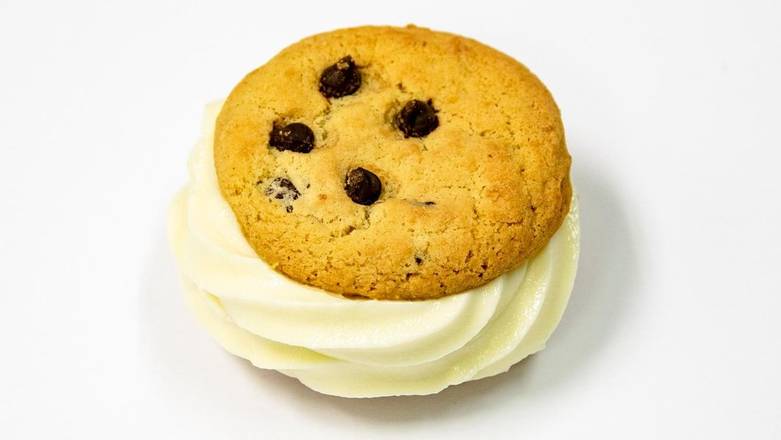 Order Chocolate Chip Cookies with Vanilla Frozen Yogurt Sandwich food online from Yogurt Brothers store, Westminster on bringmethat.com