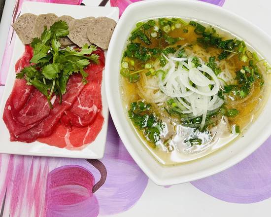 Order P4. Steak and Meatballs Noodle Soup food online from Pho Binh Minh store, Maple Valley on bringmethat.com