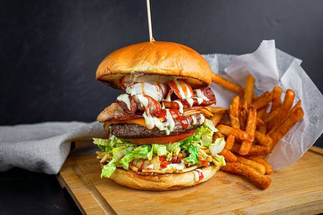 Order Hamburguesa Especial food online from Sabor Venezolano Kendall store, Miami on bringmethat.com
