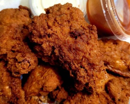 Order Wings food online from Mid City Pizza store, New Orleans on bringmethat.com