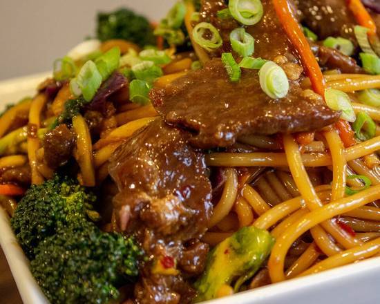 Order Beef Lo Mein food online from Royal Sushi Buffet store, Port Richey on bringmethat.com