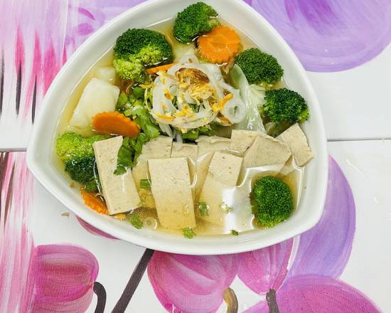 Order V9. Veggie Chicken Noodle Soup food online from Pho Binh Minh store, Maple Valley on bringmethat.com
