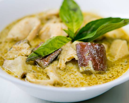 Order Green Curry Chicken food online from Thai Curry Simple store, Seattle on bringmethat.com