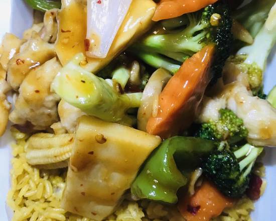 Order Chicken w. mixed vegetable  food online from New Golden House store, Philadelphia on bringmethat.com