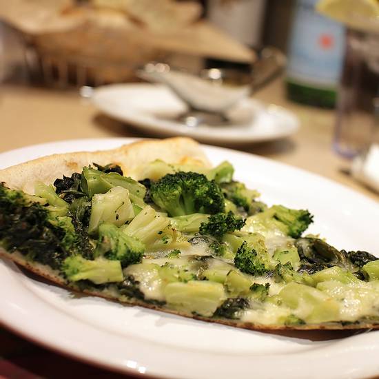 Order Spinach & Broccoli Slice food online from Mama Theresa's store, Westbury on bringmethat.com