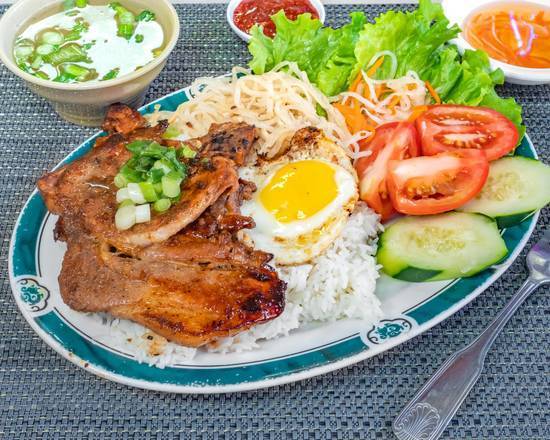 Order 50. Com Suon Hot Ga food online from Pho Ty Ii store, Hayward on bringmethat.com