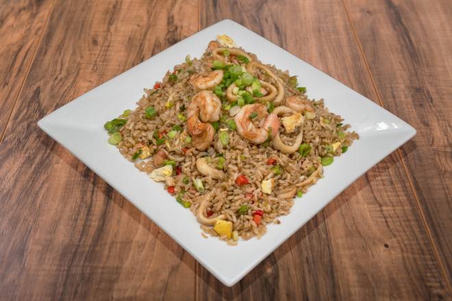 Order Seafood Chaufas food online from El Granero Restaurant store, Hialeah on bringmethat.com