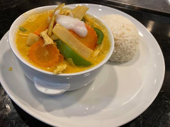 Order C3. YELLOW CURRY food online from Ninja Ramen & Thai store, Corpus Christi on bringmethat.com