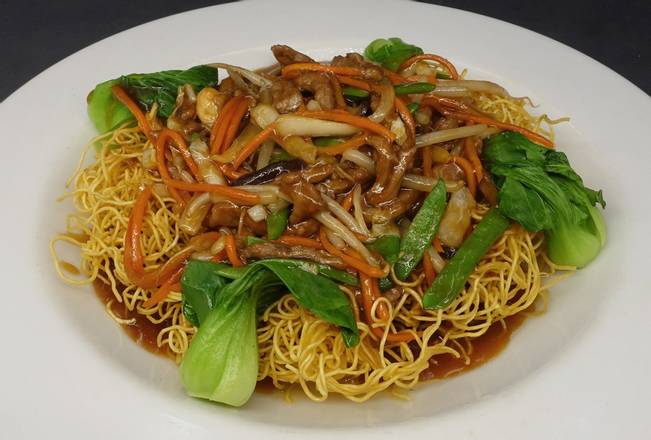 Order 241.Pan-Fried Noodles with Shredded Beef 牛肉两面黄 food online from China Chalet store, Florham Park on bringmethat.com