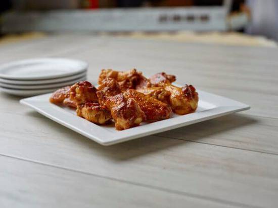 Order Oven-Baked Wings food online from Flippers Pizzeria store, Orlando on bringmethat.com