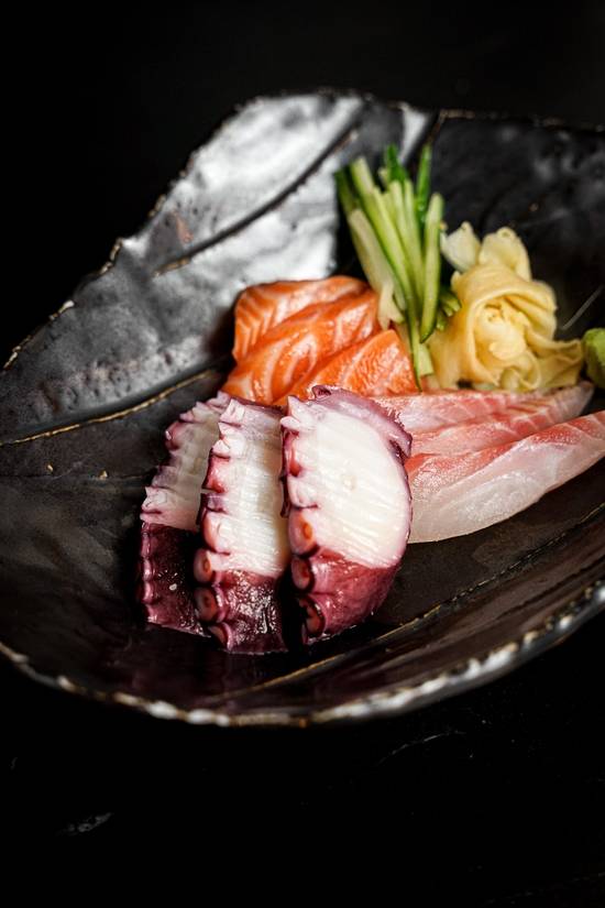 Order Sashimi Moriawase 6 pieces food online from Sushiato store, Miami on bringmethat.com