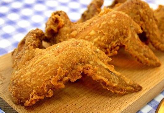 Order 3 Wings and 1 Dinner Roll food online from Chicken Delight store, Jersey City on bringmethat.com