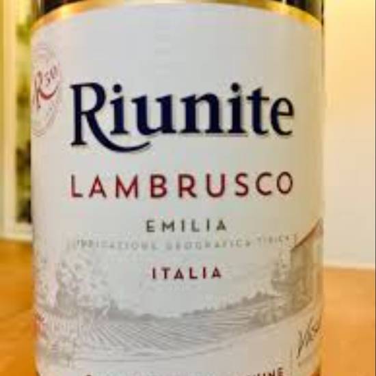 Order riunite lambrusco ITALIA food online from The Village Store store, San Diego on bringmethat.com