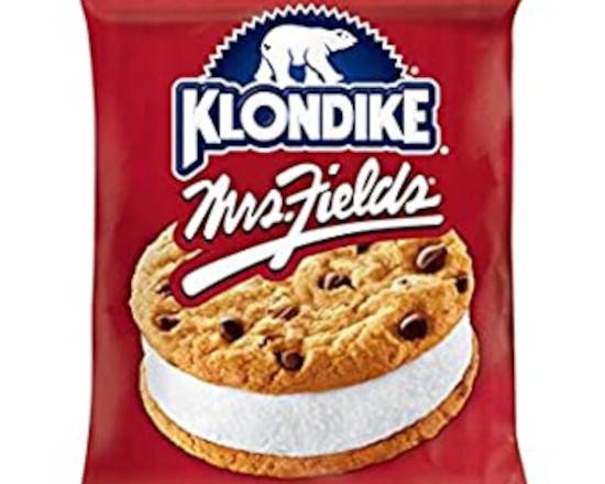 Order Mrs Fields Cookie Sandwich  food online from Fresko Market store, Miami on bringmethat.com