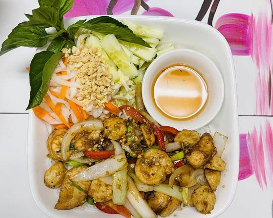 Order B13. Lemongrass Seafood food online from Pho Binh Minh store, Maple Valley on bringmethat.com