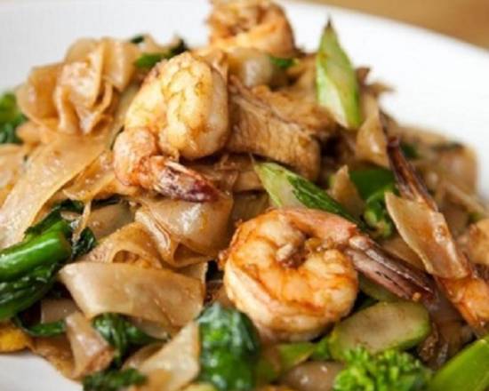 Order Pad See Ew food online from Topthai Kitchen store, Lincoln on bringmethat.com